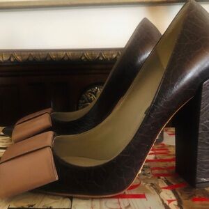 Louis Vuitton Women's Heels in Mahogany and Pink